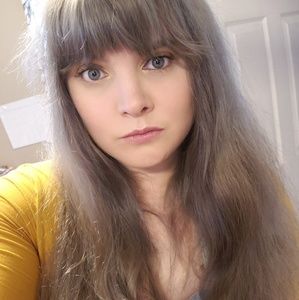 Meet your Posher, Caitlin